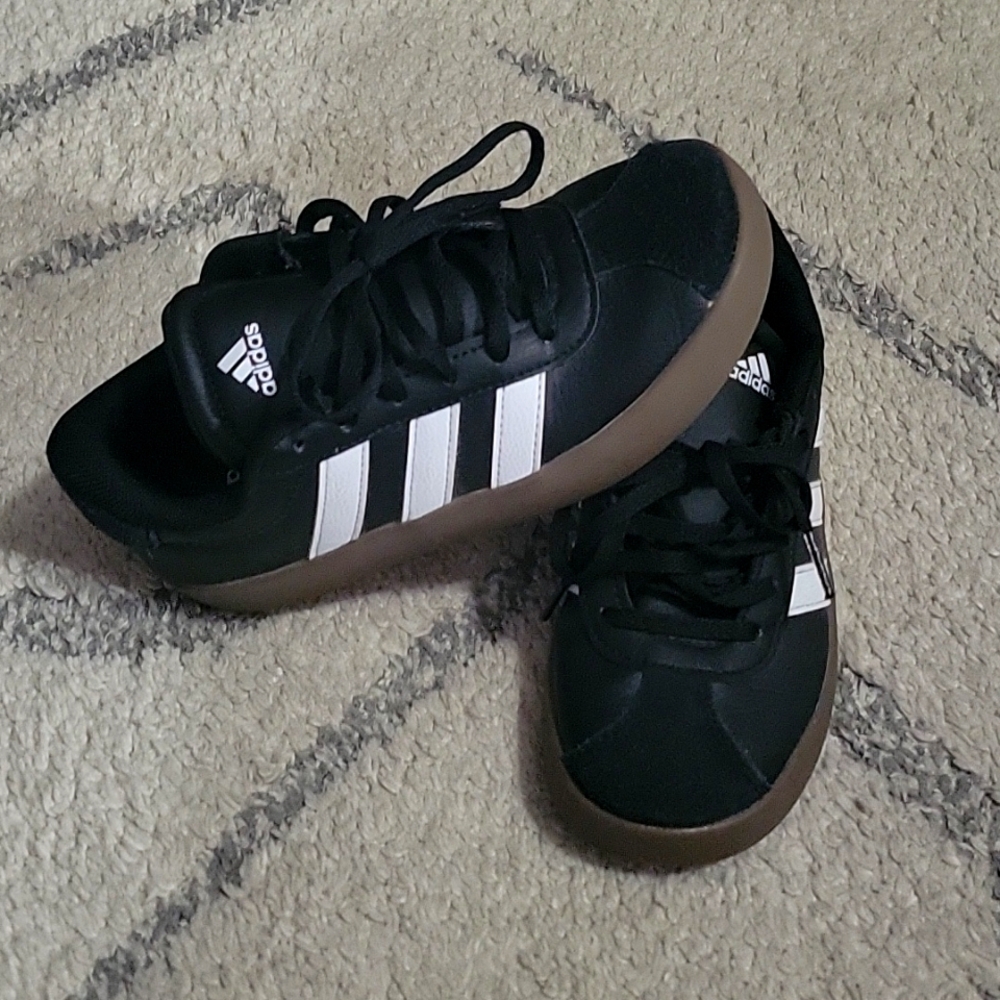 Adidas Sambas unisex size 1.5